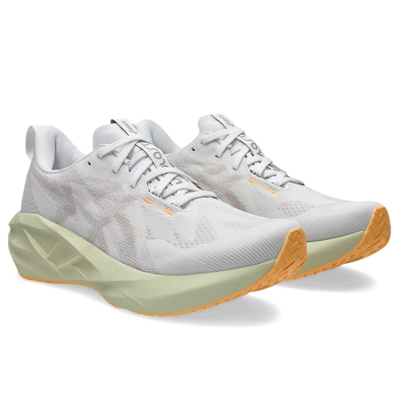 Jual Sepatu Lari Asics Novablast 5 Standard White - Fawn Original 1011B974.101 - v3.ncrsport.com