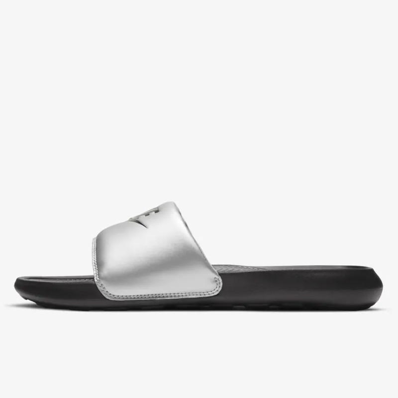 Jual Sandal Sneakers Wanita Nike Wmns Victori One Slide Black Metallic Silver Original Cn9677-006 - v3.ncrsport.com