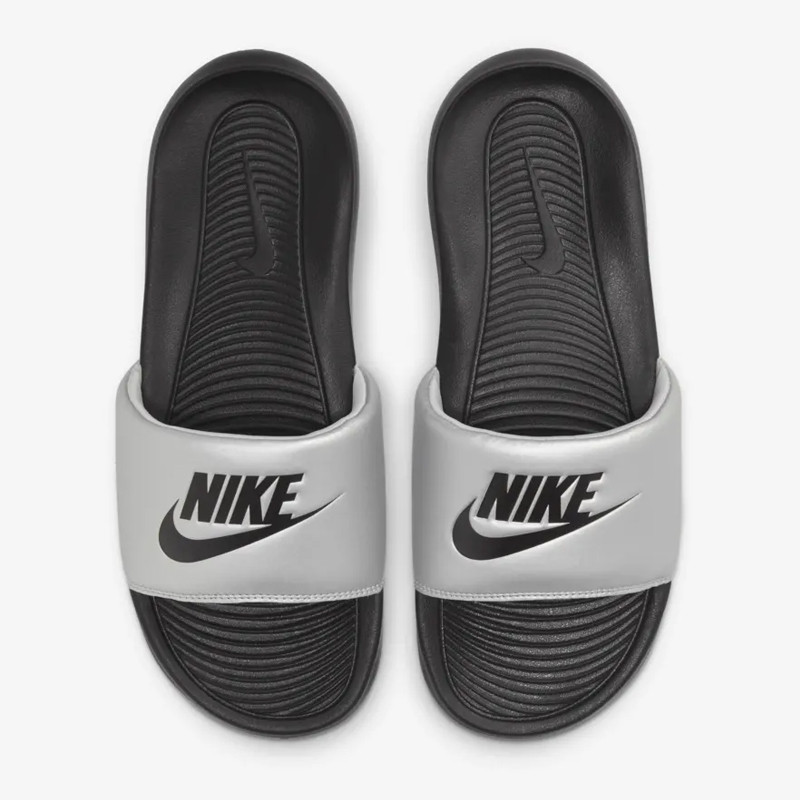 Jual Sandal Sneakers Wanita Nike Wmns Victori One Slide Black Metallic Silver Original Cn9677-006 - v3.ncrsport.com