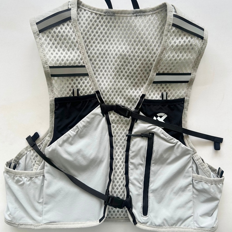 Jual Baju Lari Rechampx Hydration Backpack Vest 4L Light Grey - Black Original Cx-R430108-063 - v3.ncrsport.com