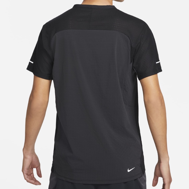 Jual Baju Trail Nike Dri-Fit Trail Solar Chase Tee Black Original Dv9306-010 - v3.ncrsport.com