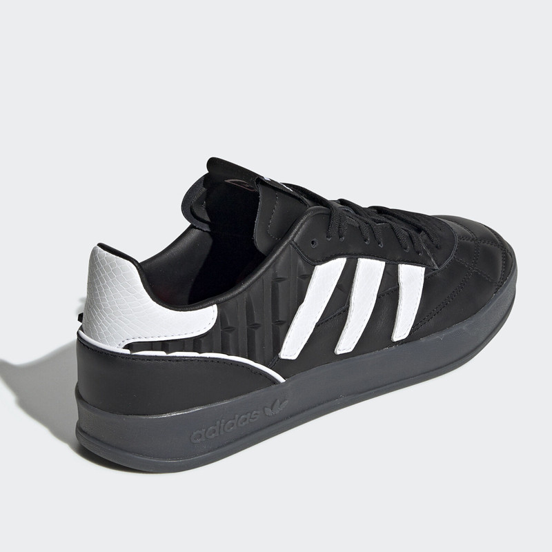 Jual Sepatu Sneakers Adidas Sobakov P94 Core Black Original Ee5646 - v3.ncrsport.com