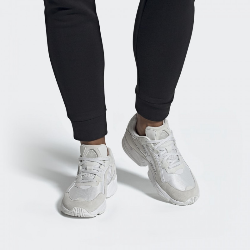 Jual Sepatu Sneakers Adidas Yung-96 Chasm Crystal White Original Ee7238 - v3.ncrsport.com
