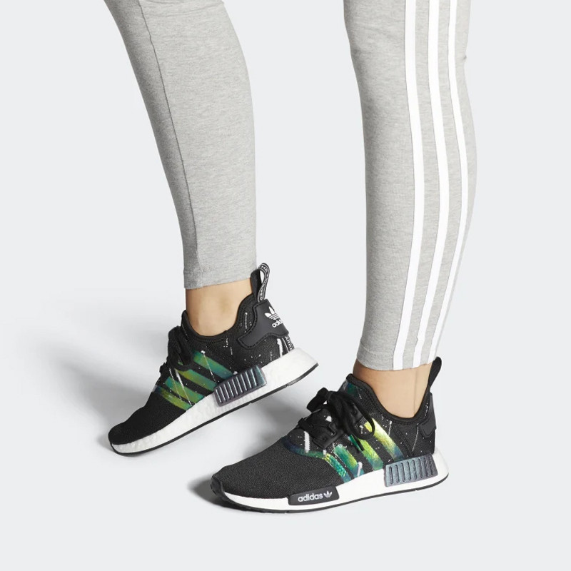 Jual Sepatu Sneakers Wanita Adidas Wmns Nmd_R1 Core Black Original Fw3331 - v3.ncrsport.com
