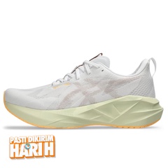 Beli Sepatu Lari Asics Novablast 5 Standard White - Fawn Original 1011B974.101 Beli Sepatu Lari Asics Novablast 5 Standard White - Fawn Original 1011B974.101